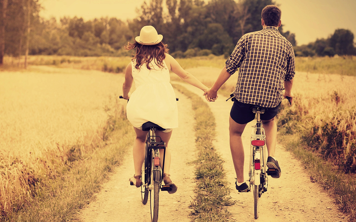 Beautiful-Couple-Riding-On-Bicycle-Wallpaper.jpg