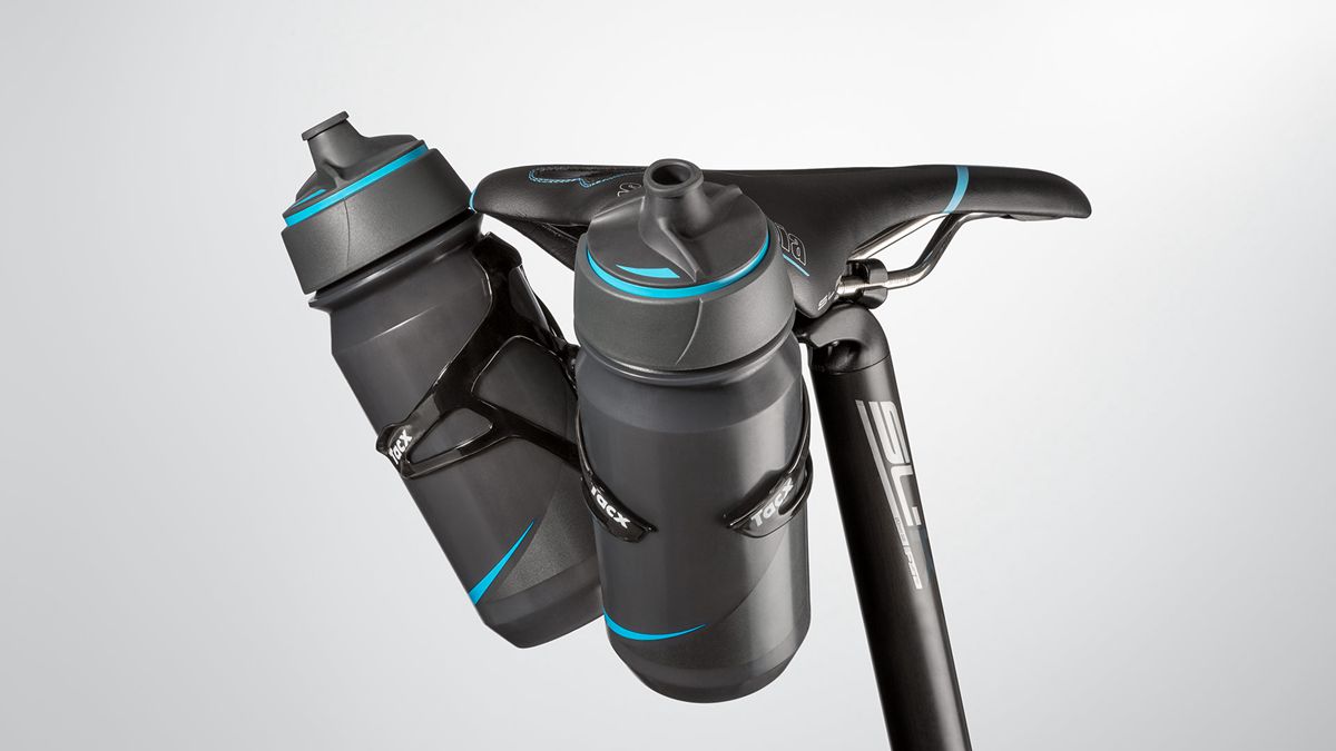 T7600_Cage-mount-carbon_with-2-bottles-and-mudguard_header.jpg