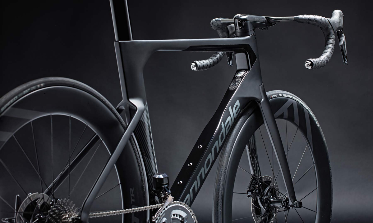 Cannondale-SystemSix_carbon-disc-brake-aero-road-bike-Faster-Everywhere_rear-end.jpg